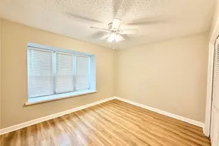 8225 Kingsbrook Rd, Houston, TX 77024 - Photo 12