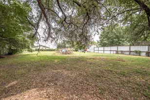 530 Sierra Dr, Rockdale, TX 76567 - Photo 4