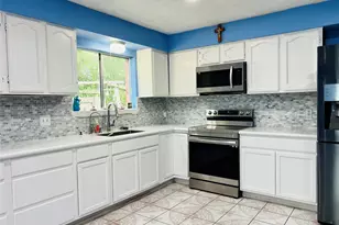 17131 Hewing Dr, Friendswood, TX 77546 - Photo 10