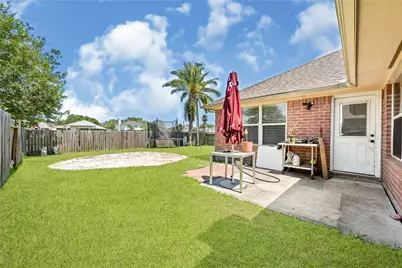 327 Mammoth Springs Lane, Dickinson, TX 77539 - Photo 10