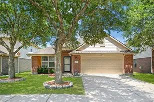 327 Mammoth Springs Ln, Dickinson, TX 77539 - Photo 1