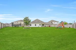 305 Bordeaux Ct, Alvin, TX 77511 - Photo 2