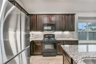 305 Bordeaux Ct, Alvin, TX 77511 - Photo 12
