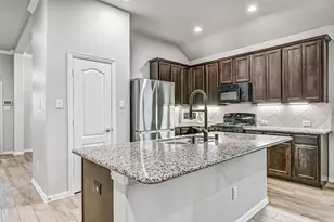 305 Bordeaux Ct, Alvin, TX 77511 - Photo 10