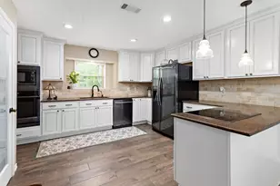 306 Creekside Loop, Sour Lake, TX 77659 - Photo 8