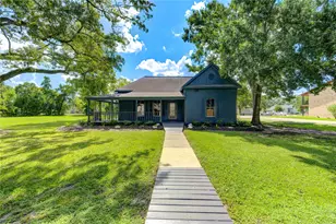 602 E Myrtle St, Angleton, TX 77515 - Photo 2