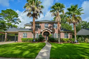 2326 Walnut Bend Ln, Houston, TX 77042 - Photo 2