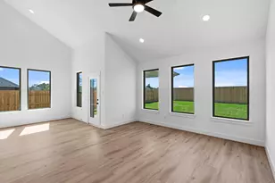 320 Legacy Point Dr, Sealy, TX 77474 - Photo 2