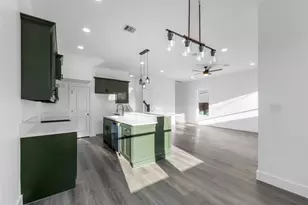1304 Duff Ln, Houston, TX 77022 - Photo 14