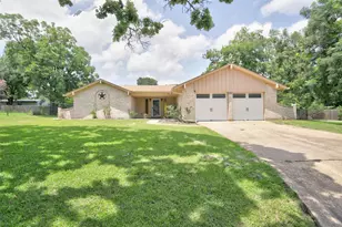 635 W Church St, Centerville, TX 75833 - Photo 2