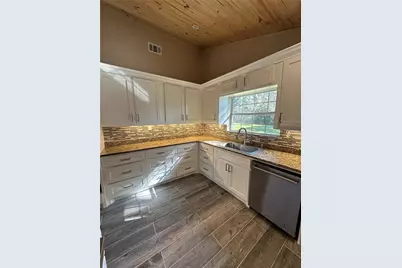 680 Mockingbird Hills, Livingston, TX 77351 - Photo 8