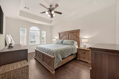 10811 Kyler Oaks Place, Houston, TX 77043 - Photo 16