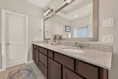 10811 Kyler Oaks Place, Houston, TX 77043 - Photo 20