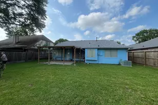 10916 Mulberry Ct, La Porte, TX 77571 - Photo 2