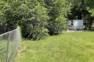 805 E Calhoun St, El Campo, TX 77437 - Photo 10