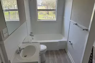 805 E Calhoun St, El Campo, TX 77437 - Photo 6