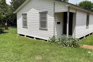 805 E Calhoun St, El Campo, TX 77437 - Photo 1