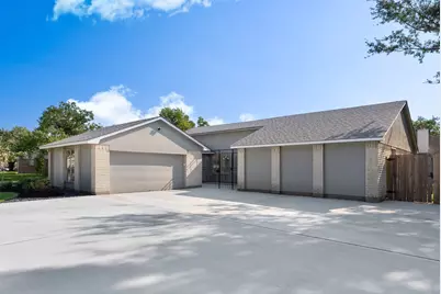 7710 Breda Drive, Baytown, TX 77521 - Photo 4