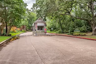 208 Sugar Berry Cir, Houston, TX 77024 - Photo 38