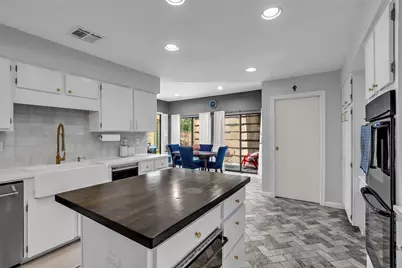 208 Sugarberry Circle, Houston, TX 77024 - Photo 22