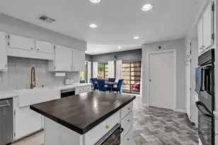 208 Sugar Berry Cir, Houston, TX 77024 - Photo 22