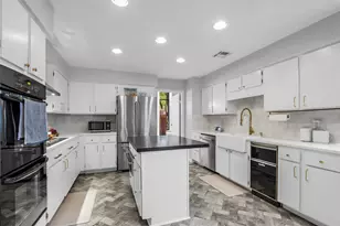 208 Sugar Berry Cir, Houston, TX 77024 - Photo 20