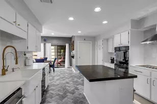 208 Sugar Berry Cir, Houston, TX 77024 - Photo 18