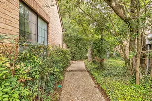 208 Sugar Berry Cir, Houston, TX 77024 - Photo 34