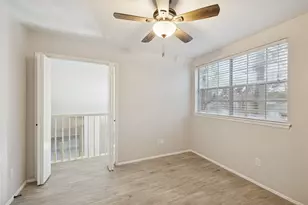 8610 Lake Crystal Dr, Houston, TX 77095 - Photo 24