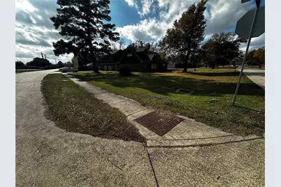 130 Caldwell Street, Baytown, TX 77520 - Photo 6