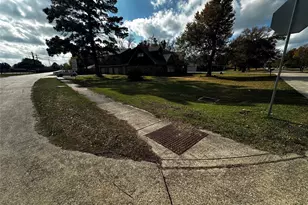 130 Caldwell St, Baytown, TX 77520 - Photo 6