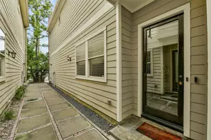 652 E 6th 1/2 St, Houston, TX 77007 - Photo 2