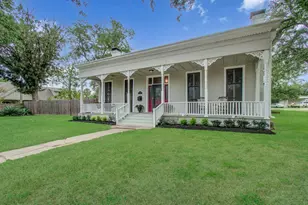 502 S College St, Weimar, TX 78962 - Photo 2