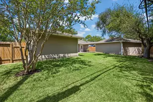 607 Blue Willow Dr, Houston, TX 77042 - Photo 30
