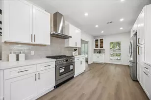 607 Blue Willow Dr, Houston, TX 77042 - Photo 8
