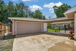 607 Blue Willow Dr, Houston, TX 77042 - Photo 34