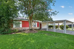 2013 Terrace Ln, Baytown, TX 77520 - Photo 4