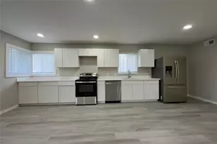 2214 5th Ave N, Texas City, TX 77590 - Photo 6