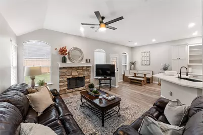 29 Cypress Bayou Court, The Woodlands, TX 77382 - Photo 4