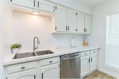 5791 Maple Hill Drive, Houston, TX 77088 - Photo 18