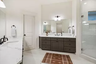 636 E 6th 1/2 St, Houston, TX 77007 - Photo 10