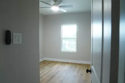 5947 Collingsworth Street, Houston, TX 77026 - Photo 32