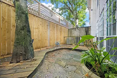 4443 Castle Court Place, Houston, TX 77006 - Photo 24