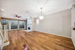 4443 Castle Ct Pl, Houston, TX 77006 - Photo 8