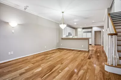 4443 Castle Court Place, Houston, TX 77006 - Photo 4