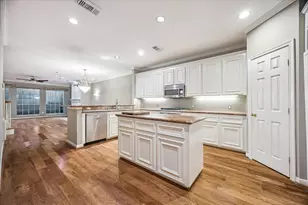 4443 Castle Ct Pl, Houston, TX 77006 - Photo 6