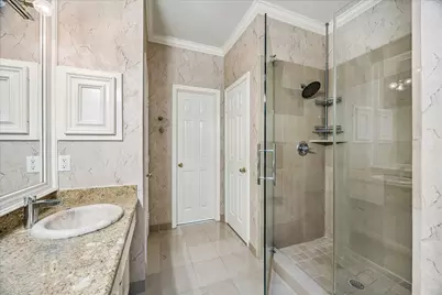 4443 Castle Court Place, Houston, TX 77006 - Photo 14