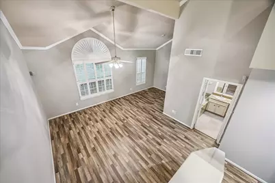 4443 Castle Court Place, Houston, TX 77006 - Photo 12