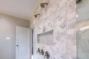 5230 Redstart St, Houston, TX 77035 - Photo 32