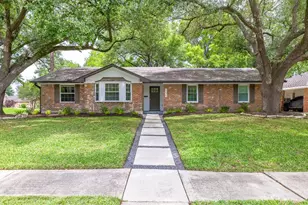 5230 Redstart St, Houston, TX 77035 - Photo 2